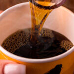 Afinal, tomar café em jejum faz mal?